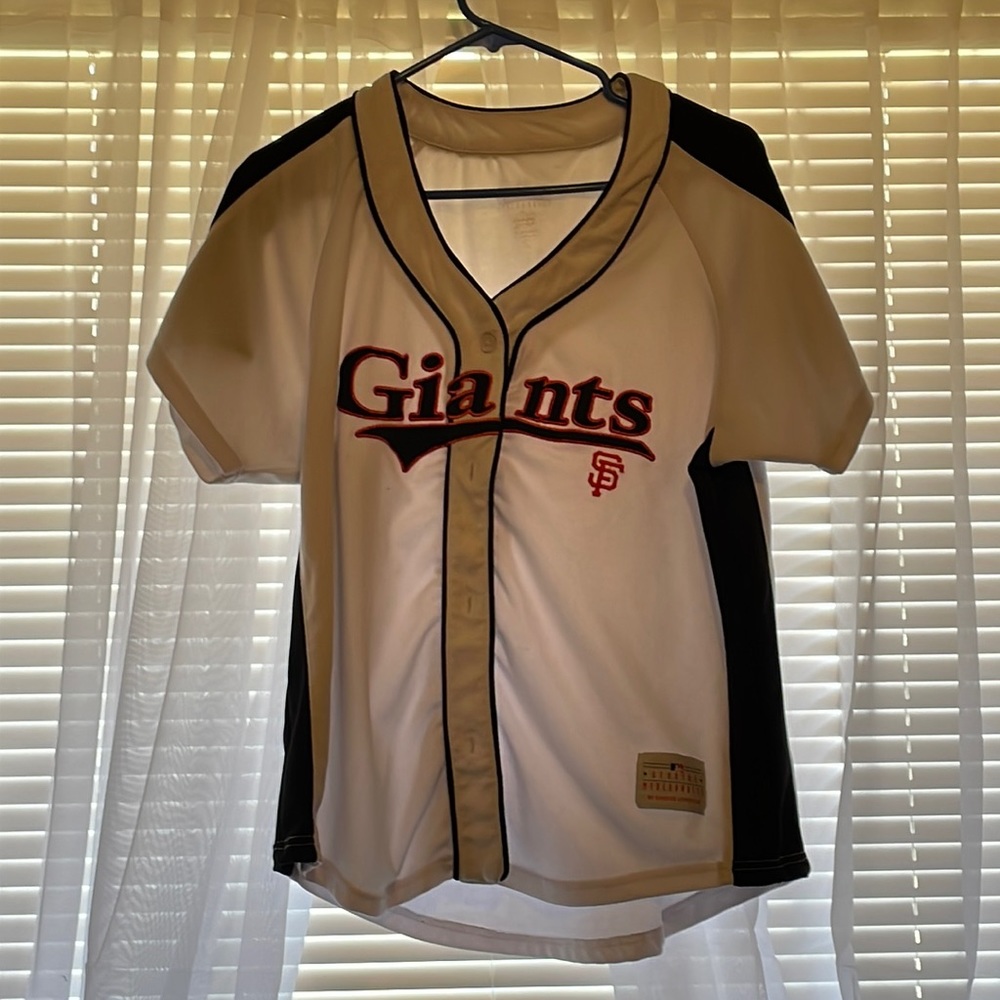 Women’s Giants jersey. Size large.